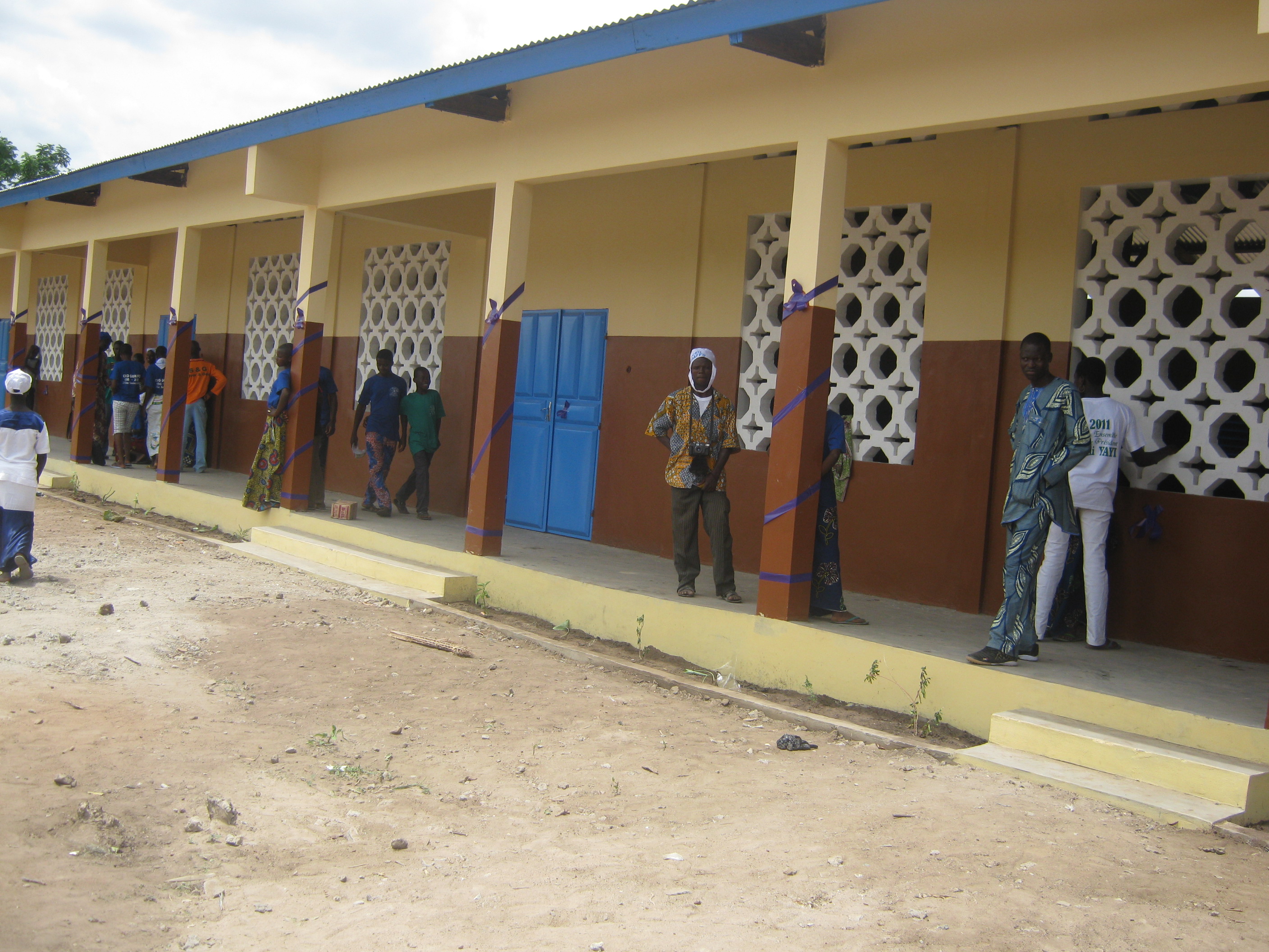 ICostruzione di aule nel Collegio di Gbaffo, aprile 2009